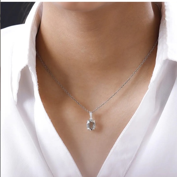 Montezuma Prasiolite Solitaire Pendant in Sterling Silver 2.35 ctw - Picture 2 of 6